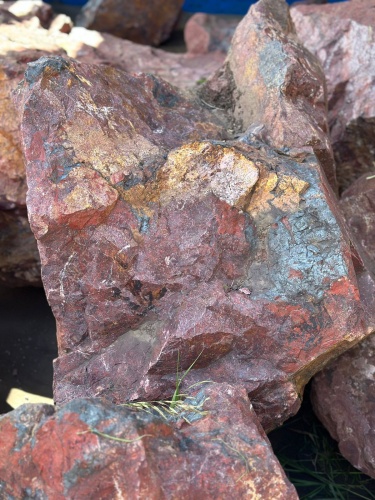 Камни для ландшафтного дизайна красно-фиолетовые 10-60 килограмм купить в Апрелевке