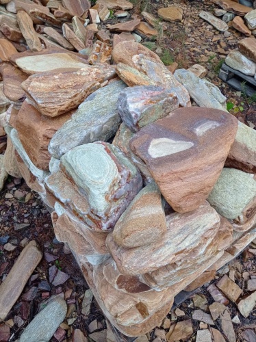 Златолит жёлтый, жёлто-зелёный глыбки и валуны для ланшафтного дизайна купить в Апрелевке