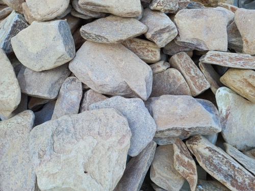 Златолит жёлтый, жёлто-зелёный глыбки и валуны для ланшафтного дизайна купить в Апрелевке