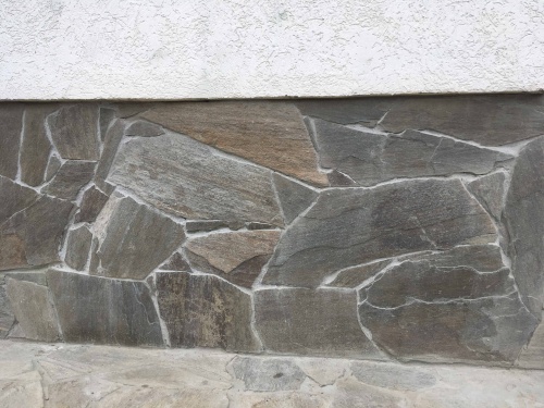 Плитняк златолит Уральский для цоколя, отмостки купить в Апрелевке