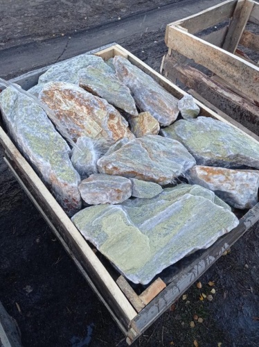 Златолит жёлтый, жёлто-зелёный глыбки и валуны для ланшафтного дизайна купить в Апрелевке