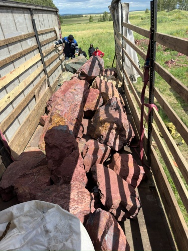 Ландшафтные глыбы красно-фиолетовые 200-1000 килограмм купить в Апрелевке