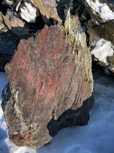 Ландшафтные глыбы красно-фиолетовые 200-1000 килограмм купить в Апрелевке