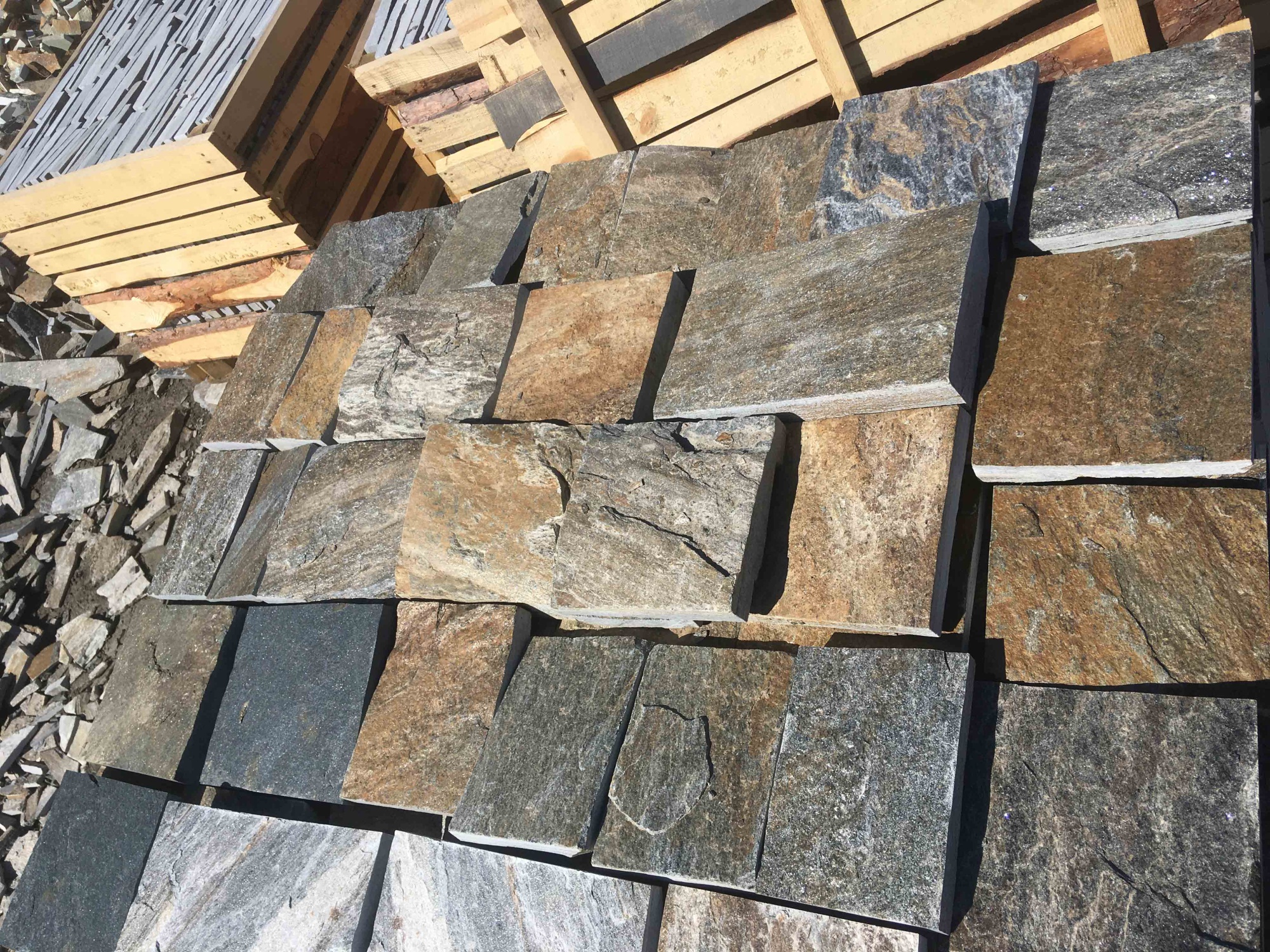 Плитка пилёная златолит Уральский для цоколя, отмостки купить в Апрелевке