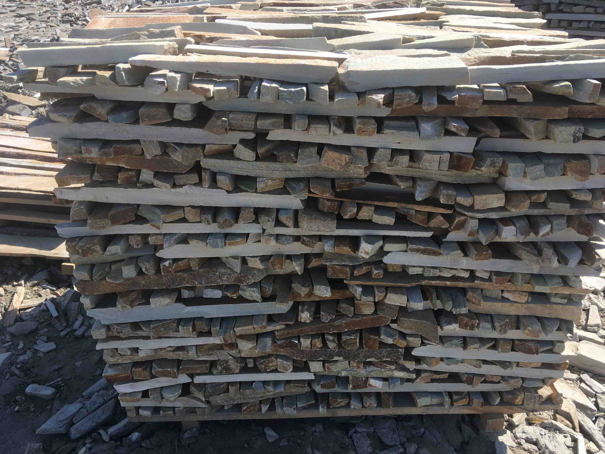 Горбушка златолит золотистый для облицовки купить в Апрелевке