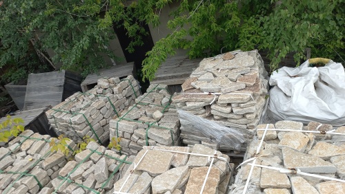 Плитняк гранитный галтованный купить в Апрелевке