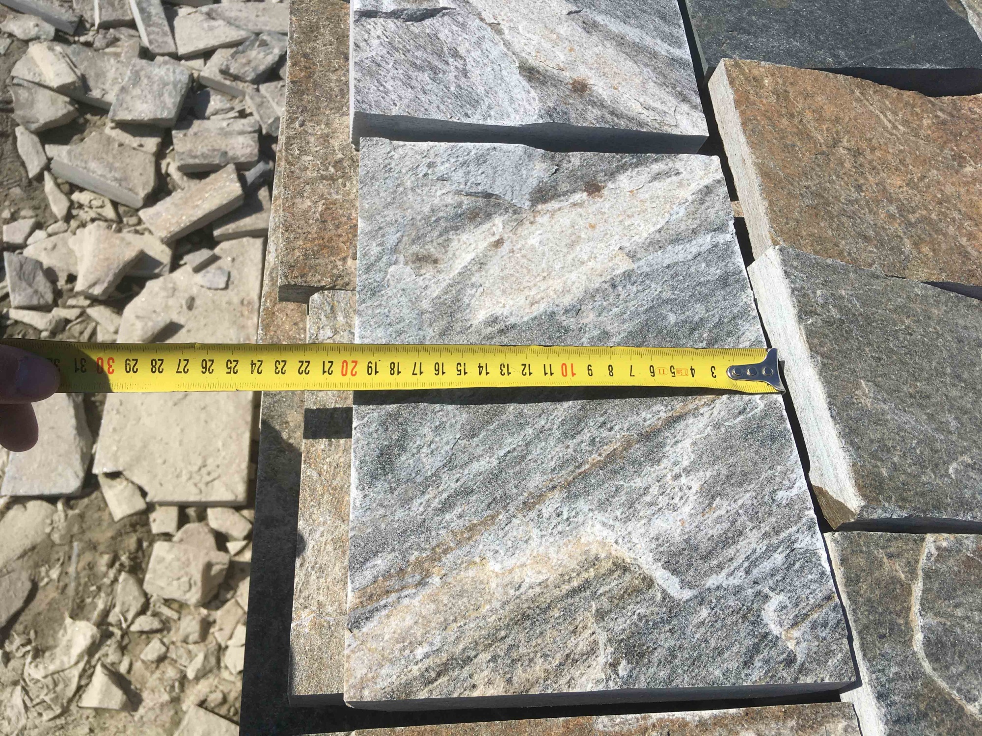 Плитка пилёная златолит Уральский для цоколя, отмостки купить в Апрелевке