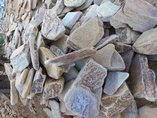 Златолит жёлтый, жёлто-зелёный глыбки и валуны для ланшафтного дизайна купить в Апрелевке