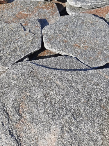 Златолит серебристый галтованный для лестниц купить в Апрелевке